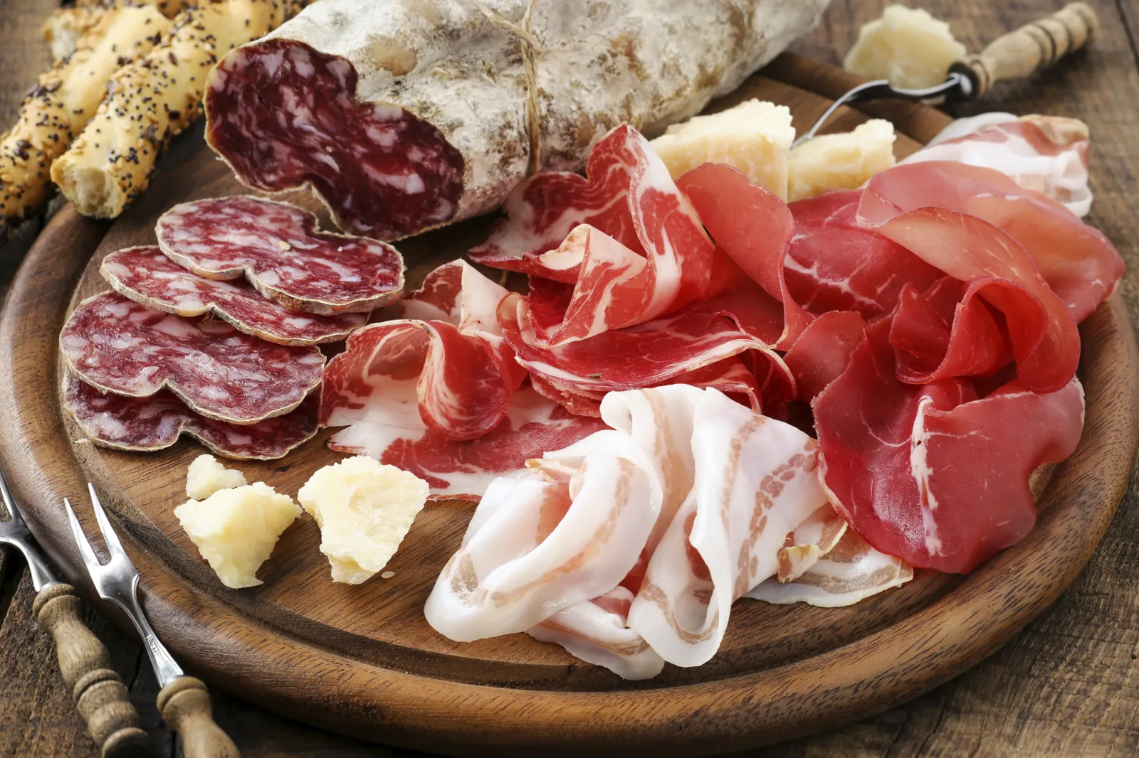 Tabla de ibéricos: jamón, salchichón, lomo y queso